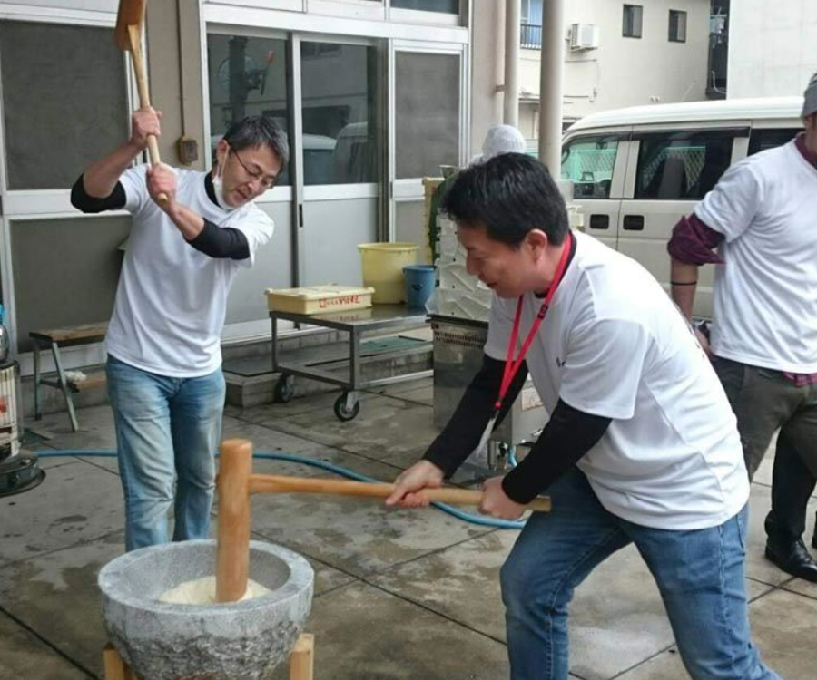 冬わくもちつき大会