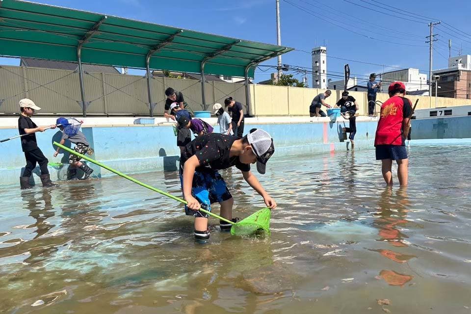 まるで泥遊び